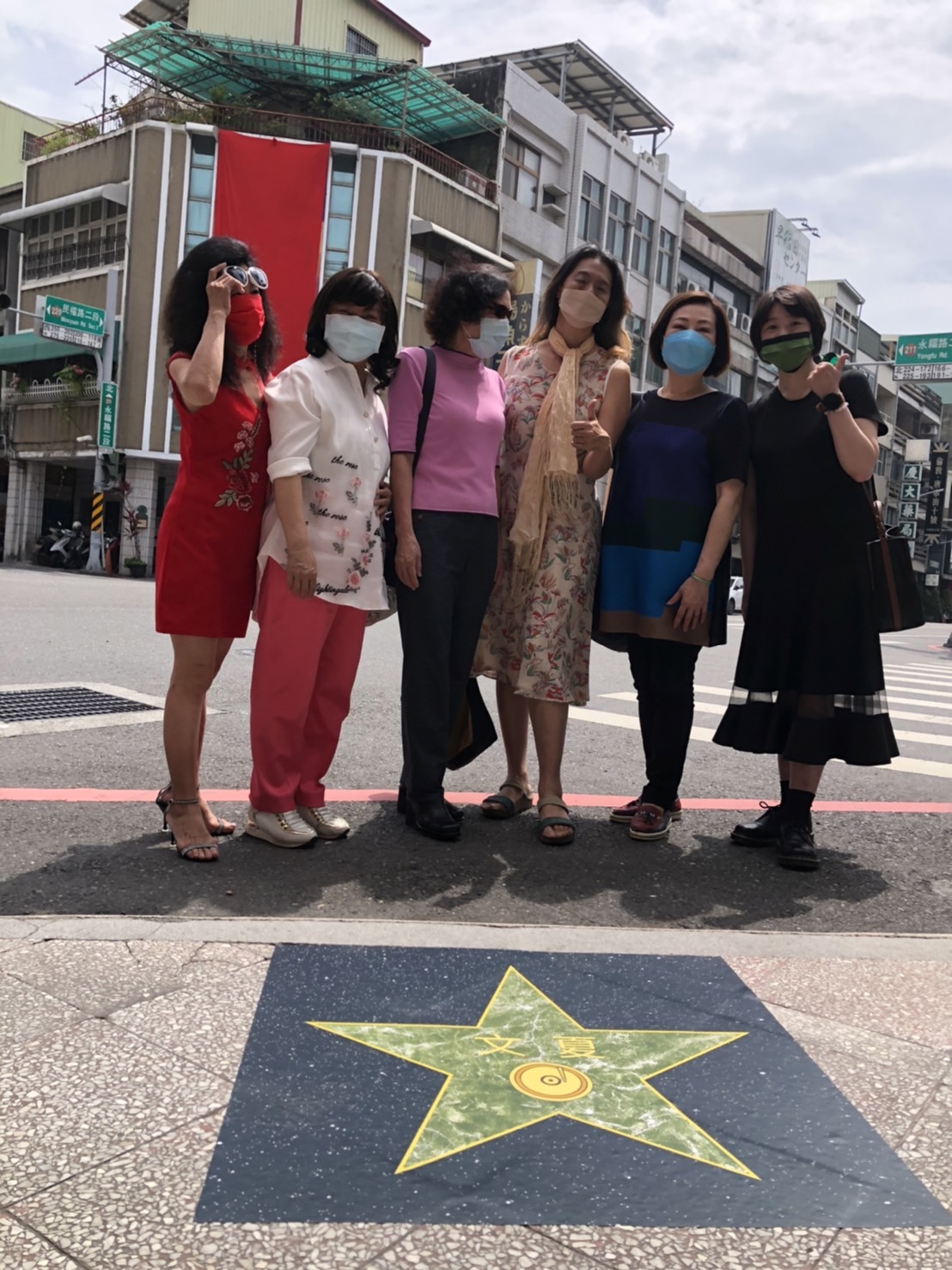 文香（右2）女兒文姬（右1）。（圖／金甘蔗影展提供）
