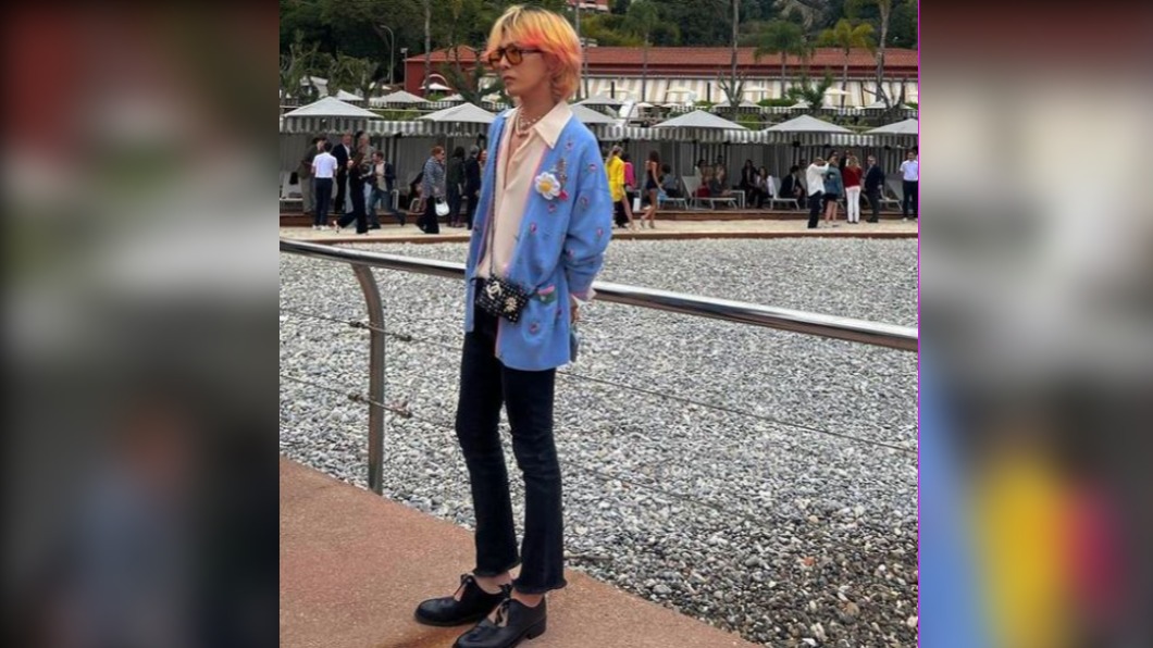 GD的腿超纖細。(圖/翻攝自xxxibgdrgn IG)