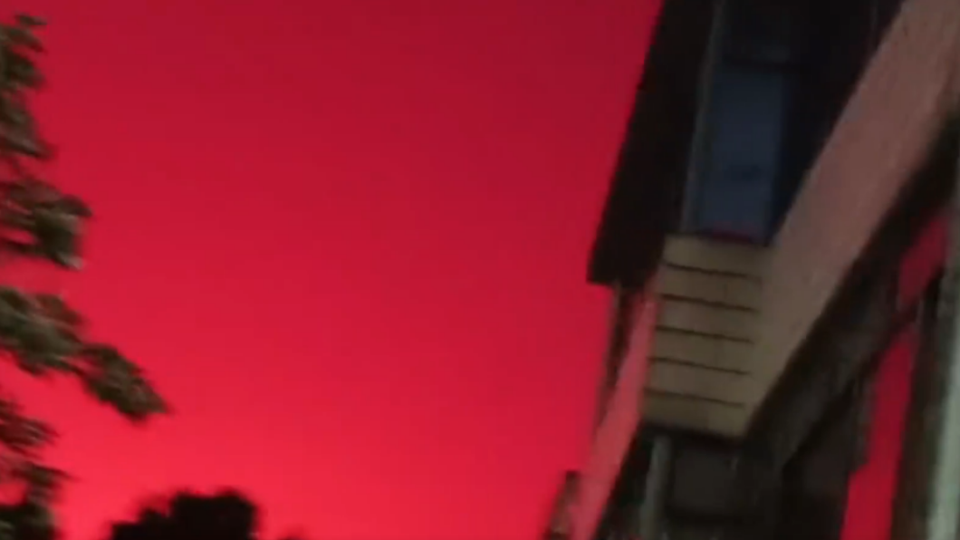 當地多位民眾目擊詭異現象。（圖／翻攝自微博）