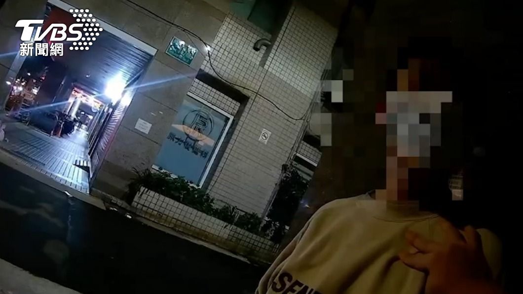 男氣拖行李箱離家!「神女友」硬要開箱 助攻警搜出一粒眠
