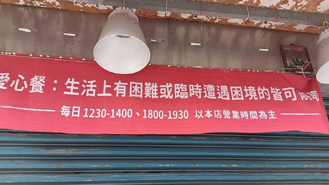 買不起奶粉！窮母白飯咬碎混湯餵嬰吃　老闆1暖舉被讚爆