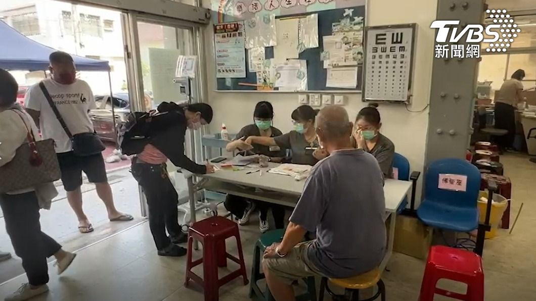 排不到快篩?台南放大絕 65歲以上長者接種直接送2劑