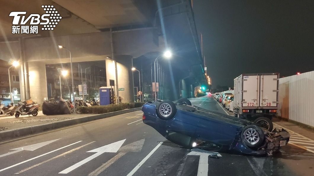 賊星該敗！竊車代步不到2小時就開到翻車　急逃被逮
