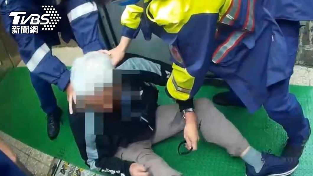 愛上美髮師尾隨上班!男遭拒亮剪刀攻擊 警急逮竟「快篩陽」