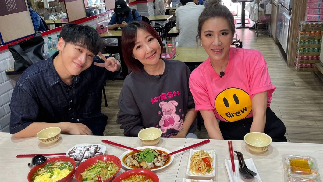 小賴、余皓然和小禎到忠貞新村享用美食。(圖/TVBS)