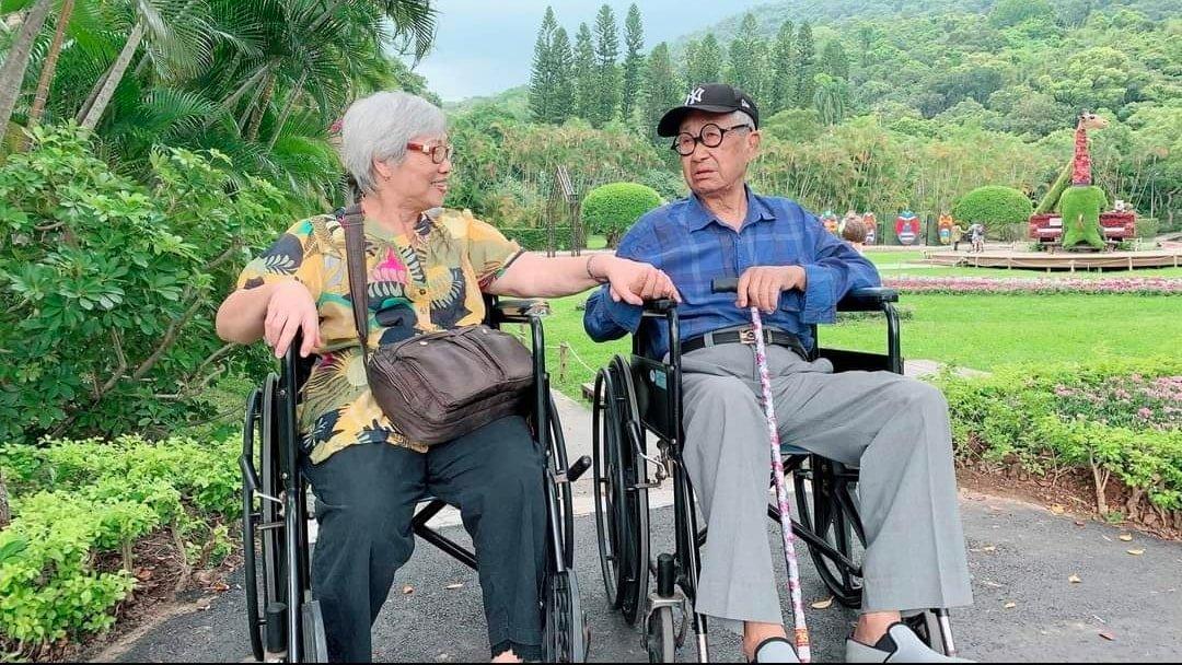 脫線與妻子結婚近70年。(圖/翻攝自陳嘉成臉書)