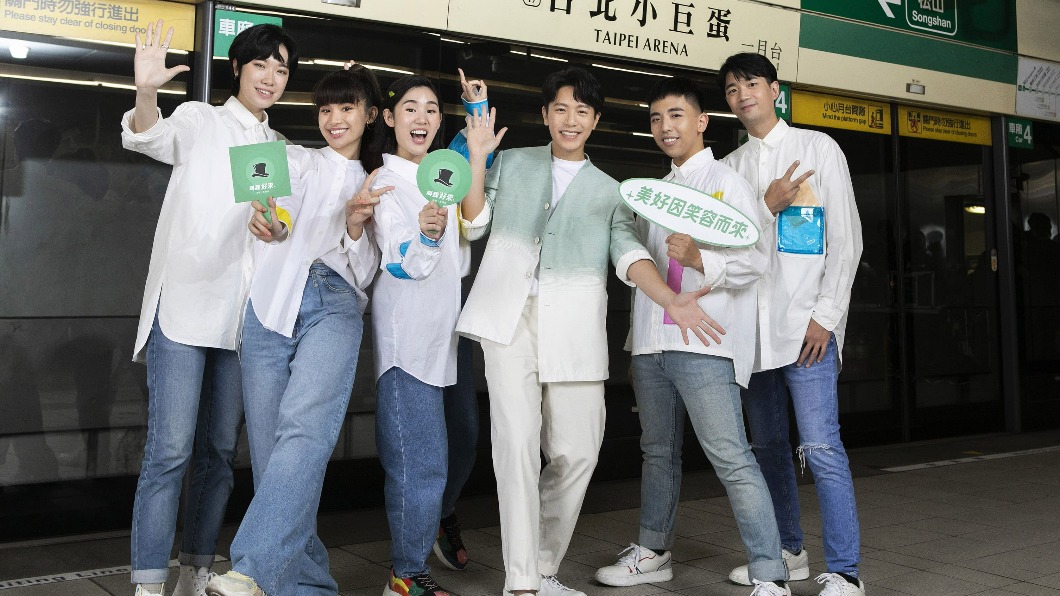 韋禮安與知名人聲樂團「尋人啟事」合作。（圖／DARLIE好來提供）
