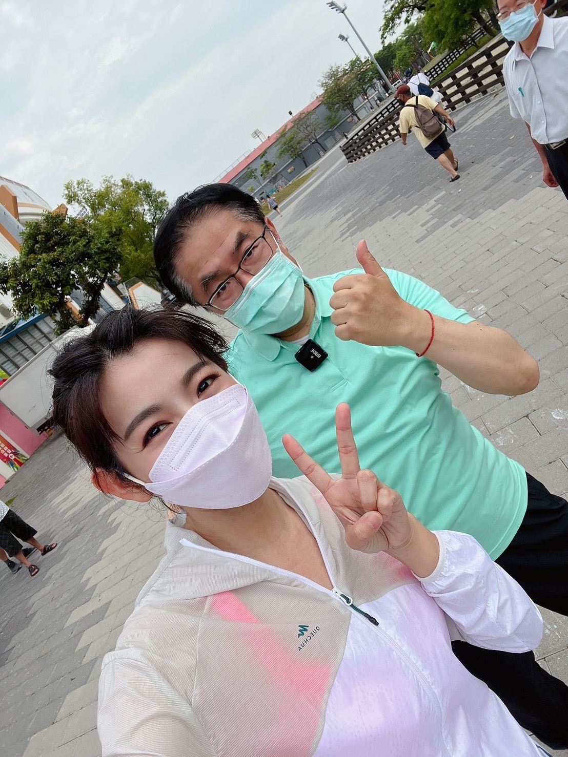 米可白（左）再度與台南市長黃偉哲同框。（圖／翻攝自米可白臉書）