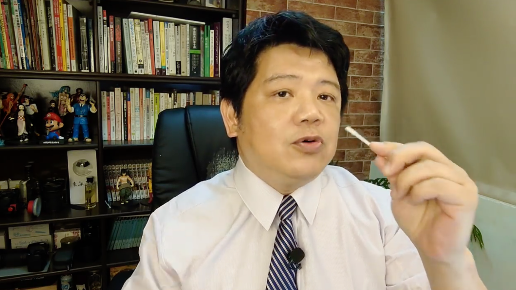 潘建志路影片說明,池化快篩如何運作。(圖/翻攝自BillyPan 潘建志醫師臉書)