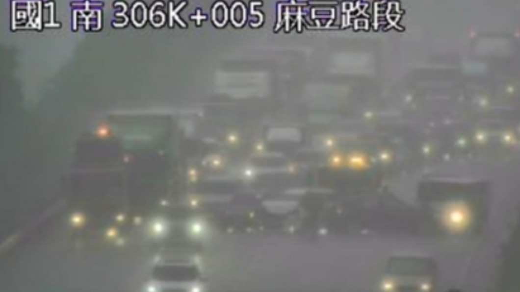 大雨猛轟南台灣!中山高麻豆段2處車禍 8車連環撞