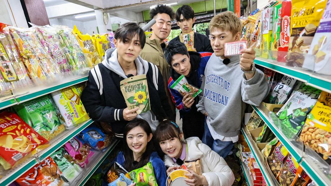 《全明星觀察中2》成員有邱勝翊(左起)、郭泓志、王品澔、潘君侖、邱宇辰以及晏柔中與吳心緹。(圖/MyVideo提供)