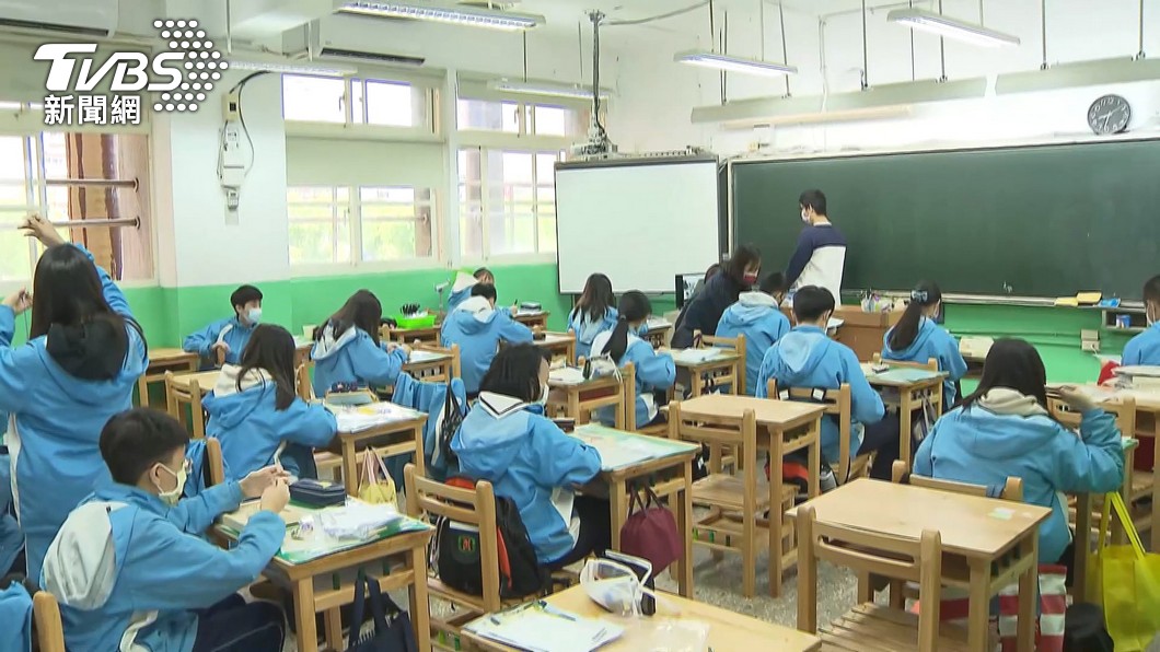 學生單日確診「近萬例」 全國2102校停課