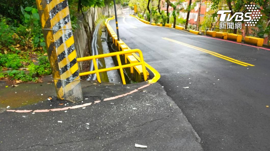 避雷器遭雷擊故障。(圖/TVBS)