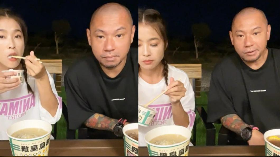 小嫻挖一大口白飯配臭臭鍋。(圖/翻攝自小嫻臉書)