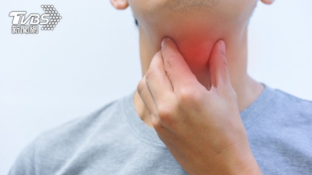 Omicron的常見症狀有喉嚨痛等。(示意圖/shutterstock達志影像)