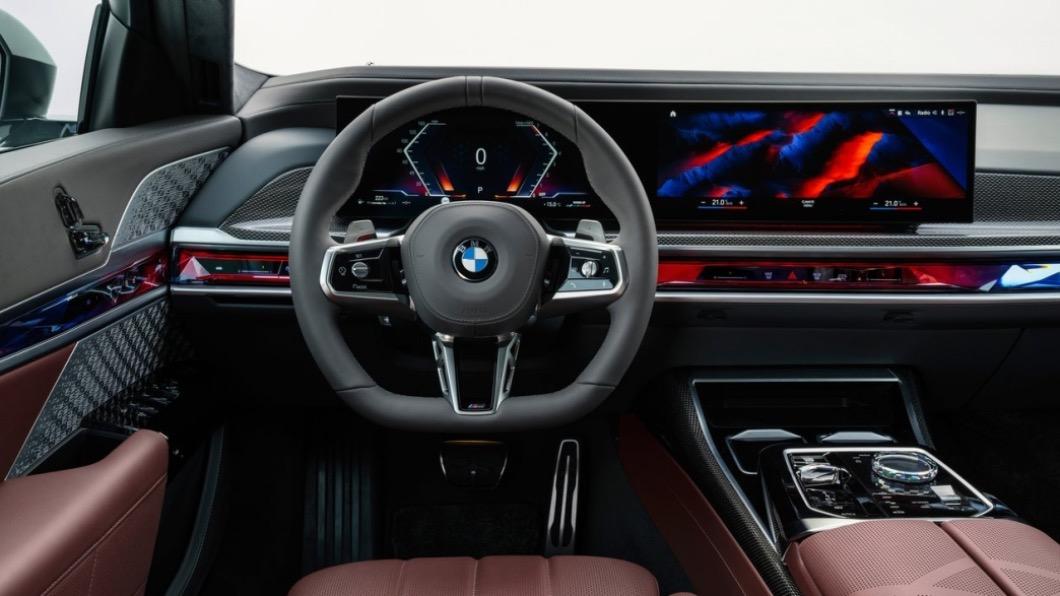 汽車螢幕設計已到極限？BMW高層揭秘：未來以投影呈現