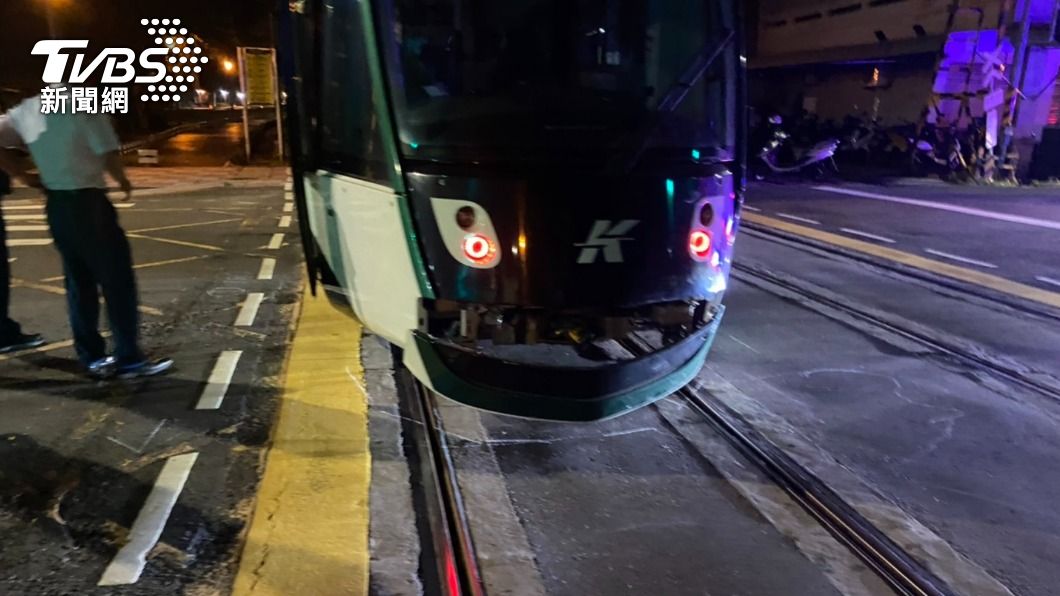 車頭整流罩脫落。(圖/TVBS)