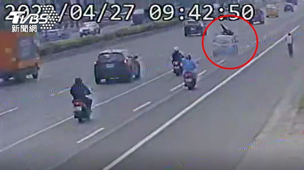 父超載挨罰4萬6!子竟高速撞警報復 殺人未遂送辦
