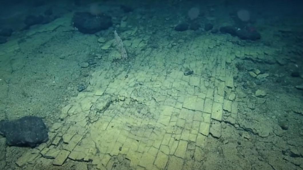 夏威夷海底驚現「黃磚路」　科學家：往亞特蘭提斯的路？
