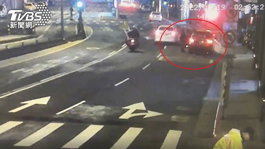 乘客質疑偷改計程車錶　運將噴辣椒水挨告傷害