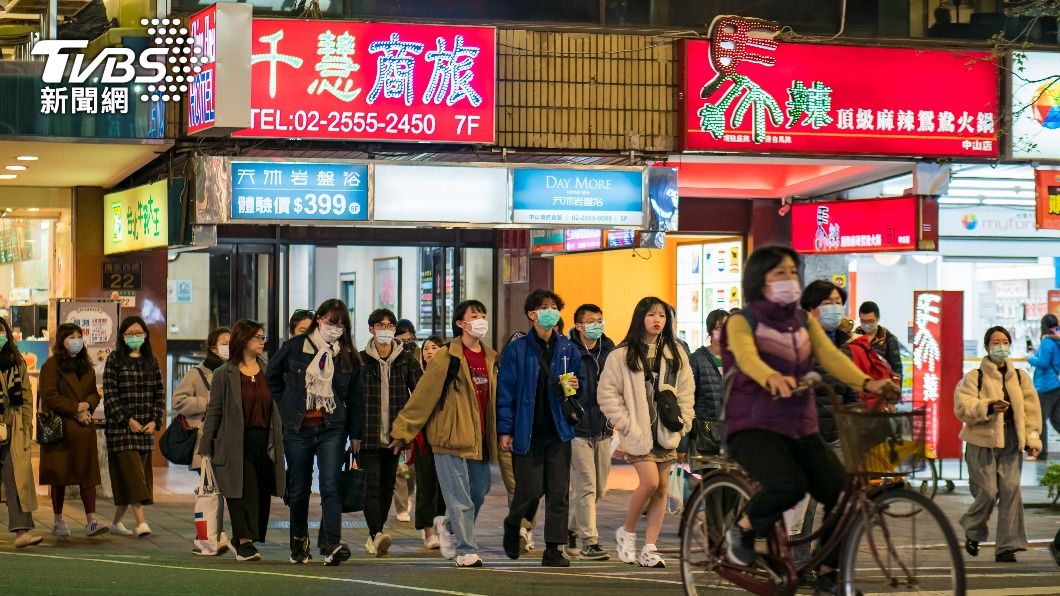 自主健康管理的第2天,必須快篩陰性才能出門。(示意圖/shutterstock達志影像)