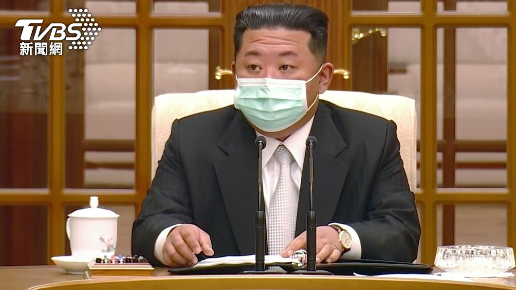 金正恩也怕!防疫急封城 首次戴口罩露面