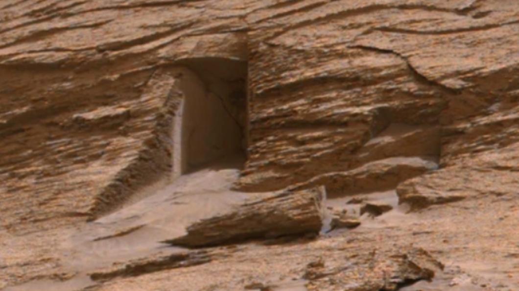 NASA拍到火星「神秘入口」 網友瘋猜:外星基地大門