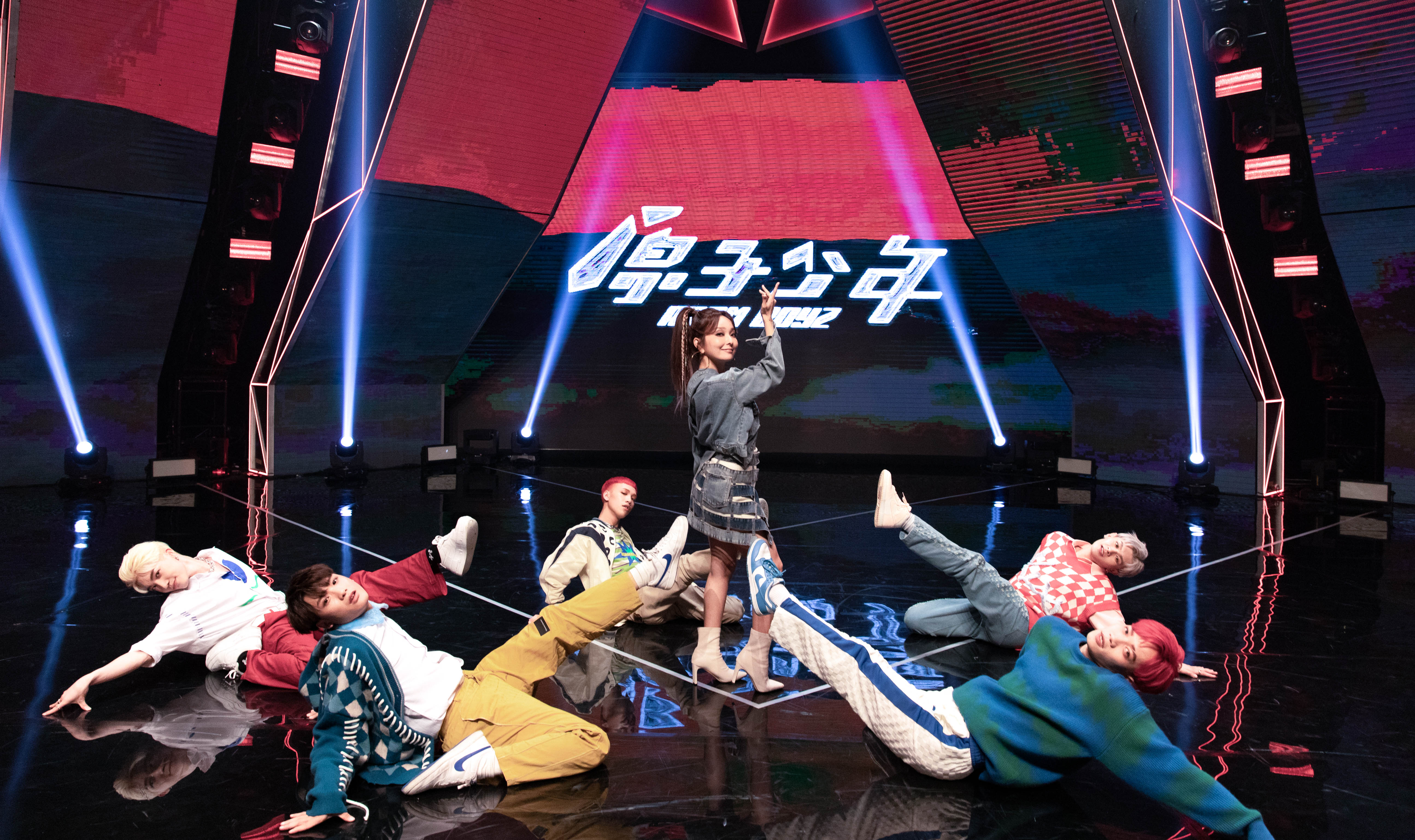 愛紗（中）大讚金星的團員都很會表演。（圖／野火娛樂提供）
