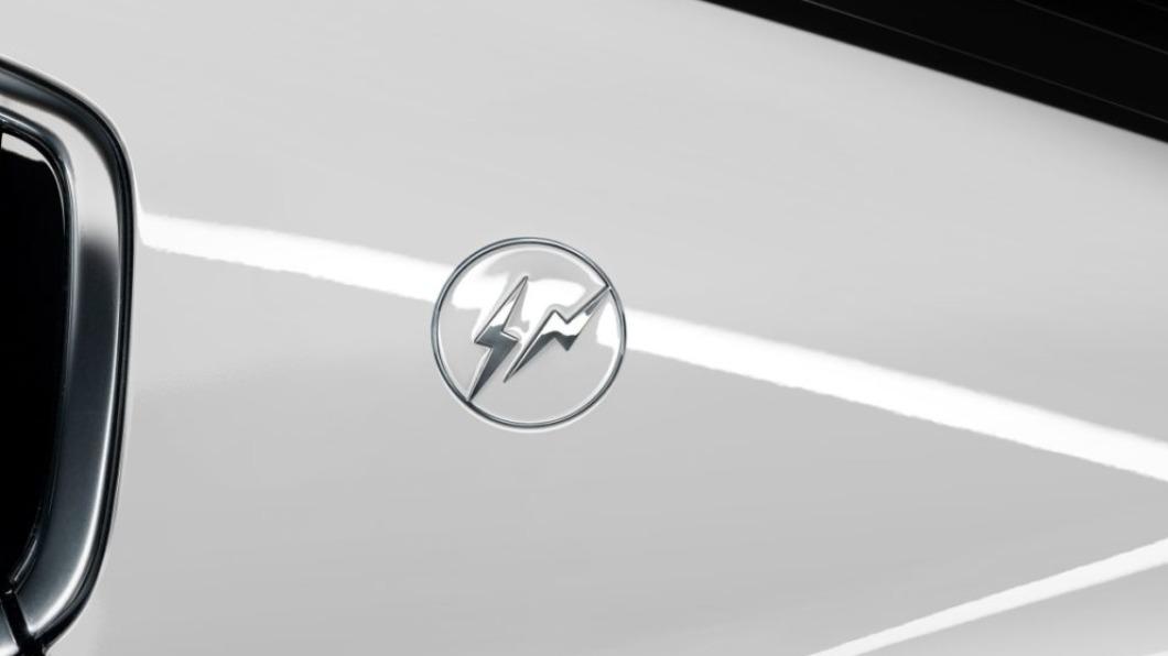 在C柱雙閃電銘牌等藤原浩專屬特色。(圖/翻攝自Maserati)