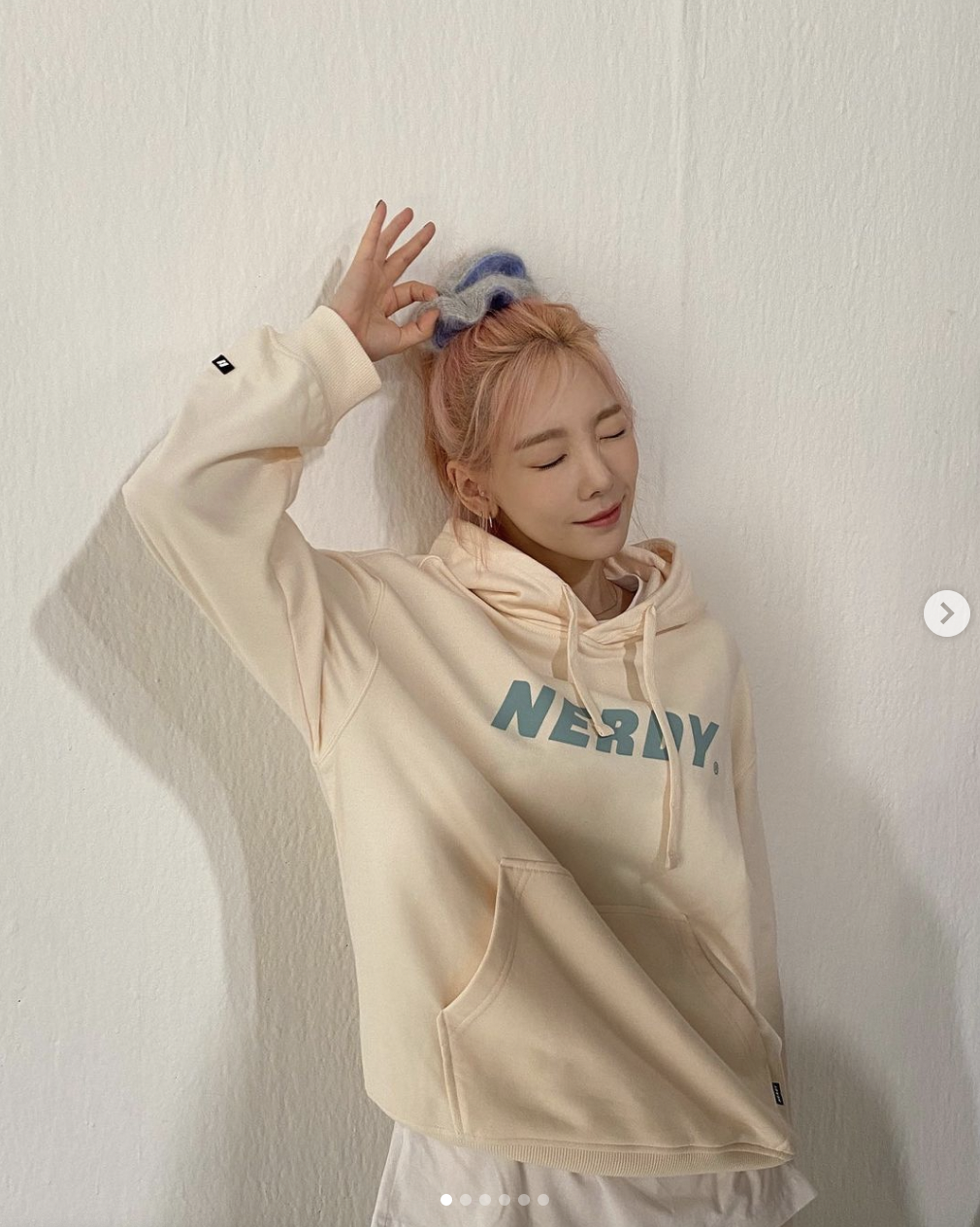 不想洗頭,可以綁高馬尾、丸子頭。(圖/翻攝自@taeyeon_ss IG)