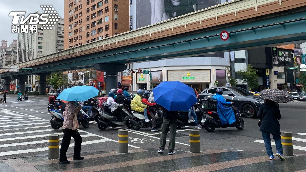 今高溫飆36度!明雨區擴大 下波「變天炸雨」時間出爐
