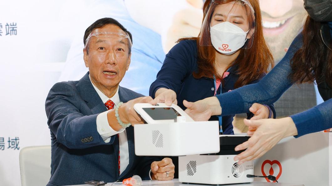 郭台營曾直言,居家版唾液PCR核酸檢測系統的價格會很親民。(圖/翻攝自郭台銘臉書)