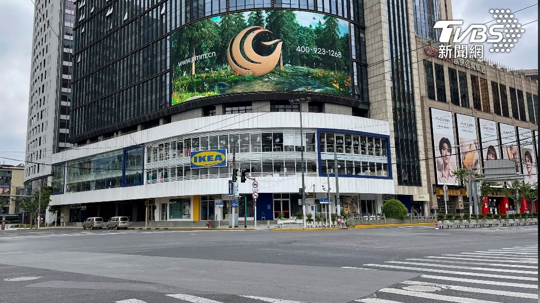 購物中心、超市賣場和百貨公司等店家將逐步恢復營業。(圖/達志影像路透社)