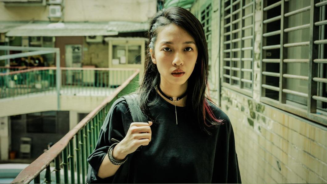王渝萱靠著《該死的阿修羅》拿下去年金馬獎最佳女配角獎。(圖/希望行銷提供)