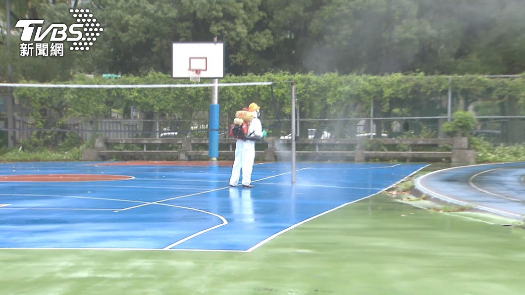 疫情燒進校園,各界疾呼停課。(圖/TVBS)