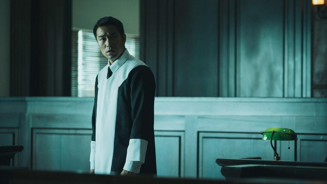張孝全在《童話.世界》中飾演不計代價追求正義的律師。(圖/台北電影節提供)