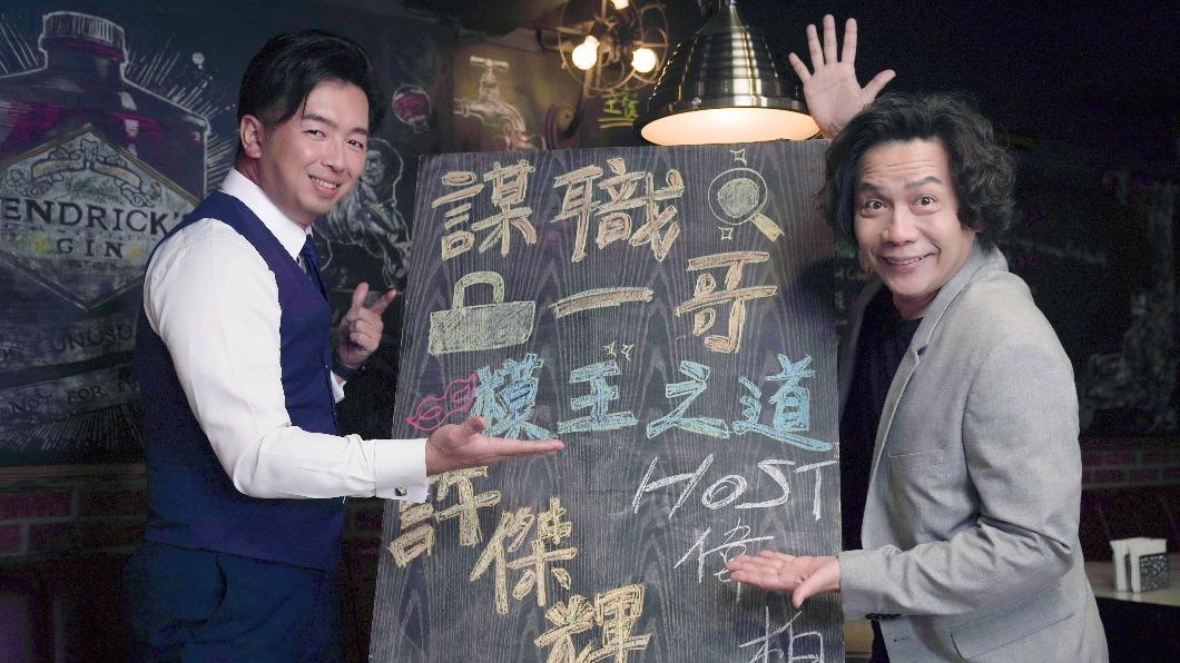 許傑輝(右)上節目分享執導影片的心得。(圖/MOMOTV提供)