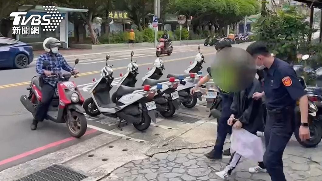 施姓女通緝犯遭警方移送法辦。（圖／TVBS）