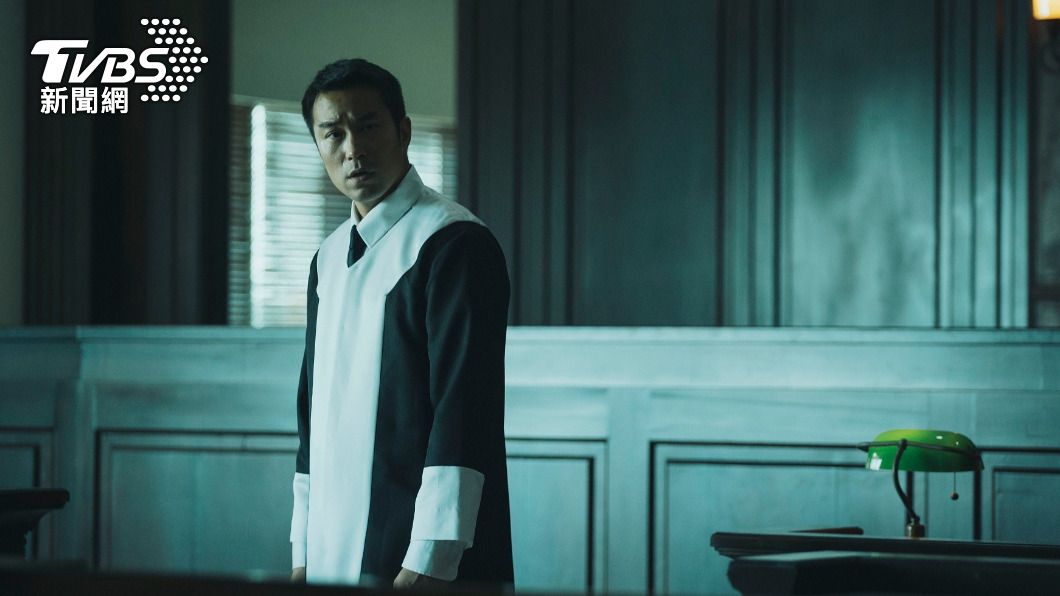 張孝全在《童話.世界》中飾演追求正義的律師。(圖/《童話.世界》)
