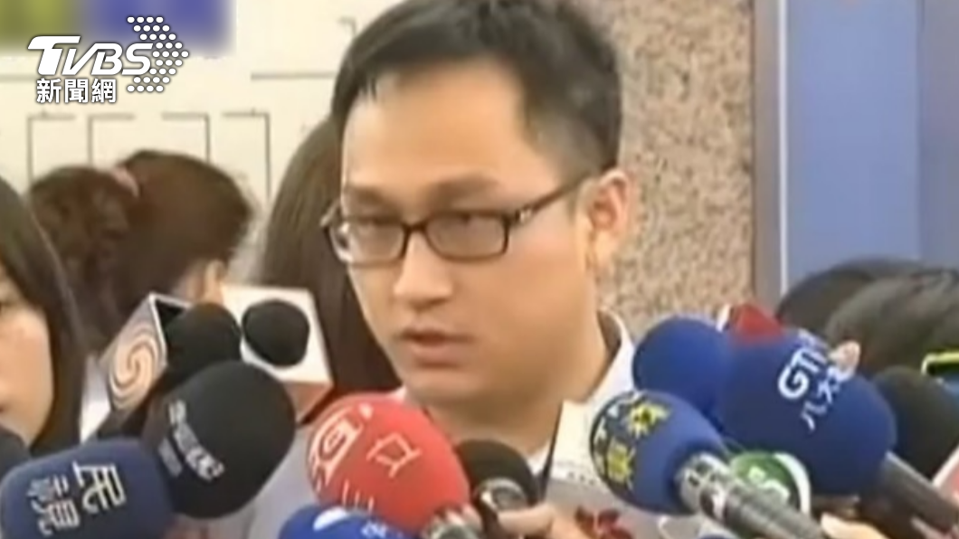 「牛糞博士」控騎士拍車窗還比中指 怒告三罪名全不起訴