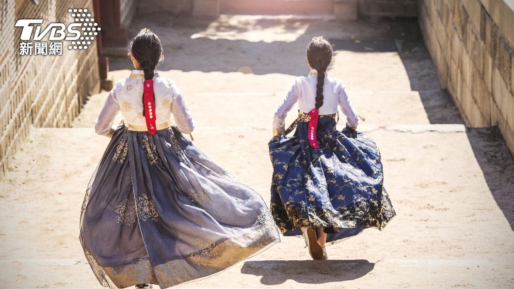 旅遊時，穿上當地傳統服飾，宛如在拍異國古裝劇。（示意圖／shutterstock 達志影像）