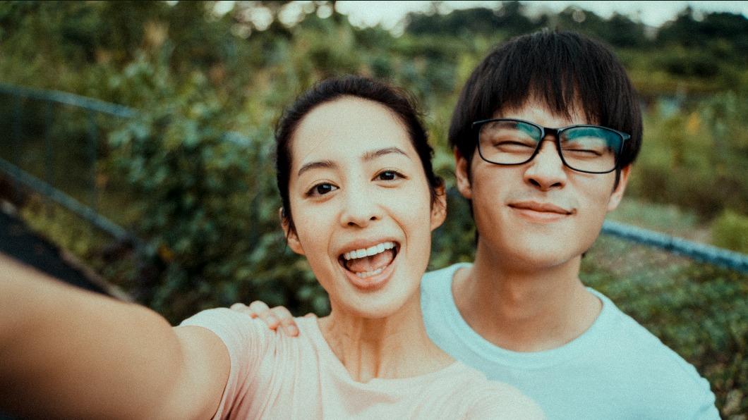 莫允雯（左）與夏騰宏在片中飾演情侶。（圖／CATCHPLAY提供）