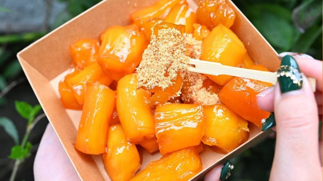 蜜糖地瓜加上花生粉，出起來又有另一種口感。（圖／糖糖's 享食生活提供）
