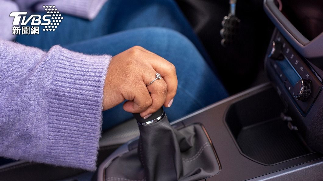手排車較需注重轉速表。(示意圖/shutterstock達志影像)