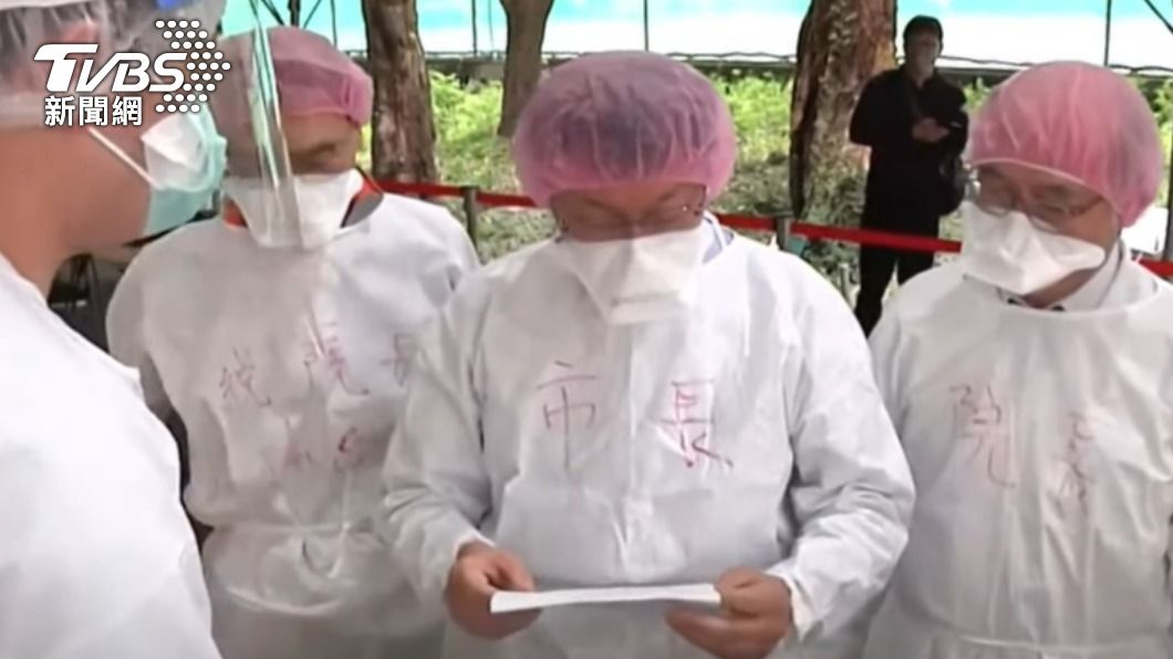 柯文哲視察台大篩檢站。(圖/TVBS)