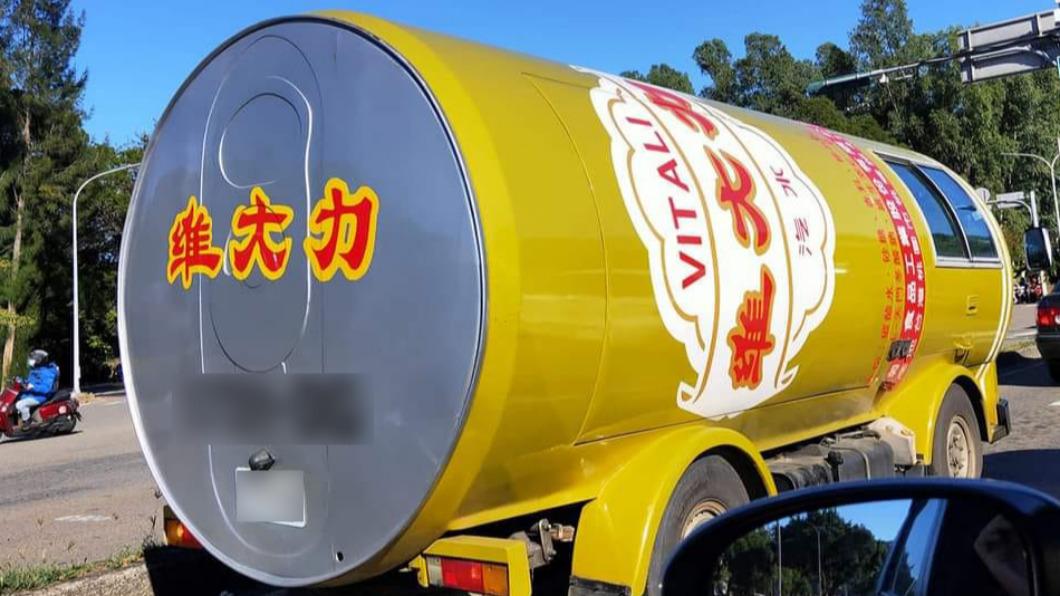 不少網友分享在路上巧遇的畫面。(圖/翻攝自爆廢公社公開版)