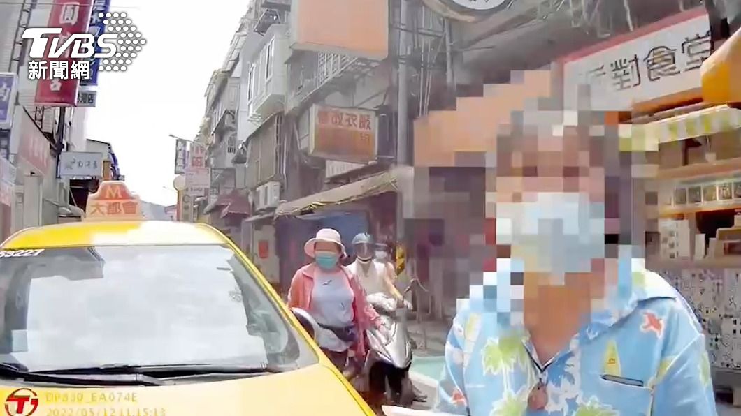 小黃司機併排違停領快篩　警取締竟是名通緝犯