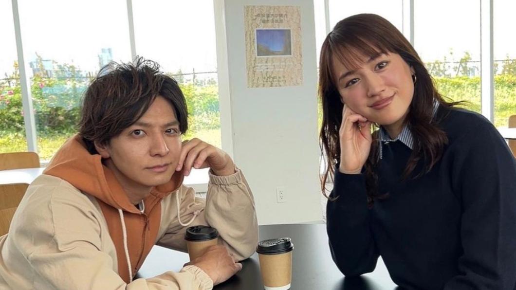 綾瀨遙的善良個性也為她帶來相當好的口碑。（圖／翻攝自 motokare_cx_ IG）