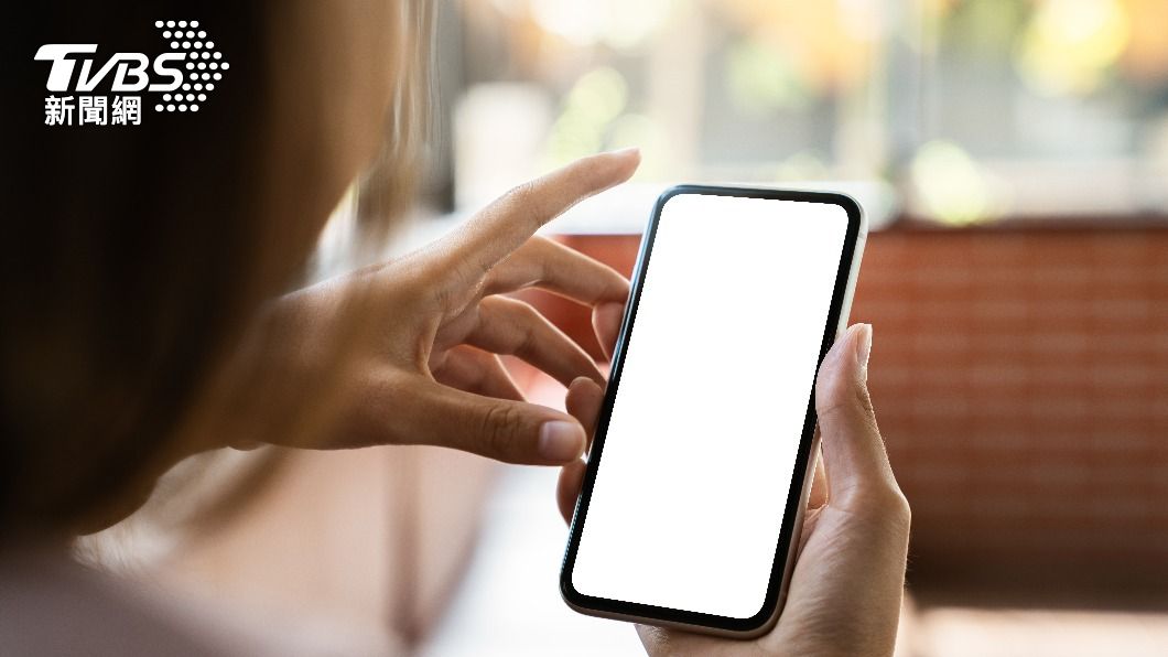 許多人會使用iPhone手機。（示意圖／shutterstock達志影像）