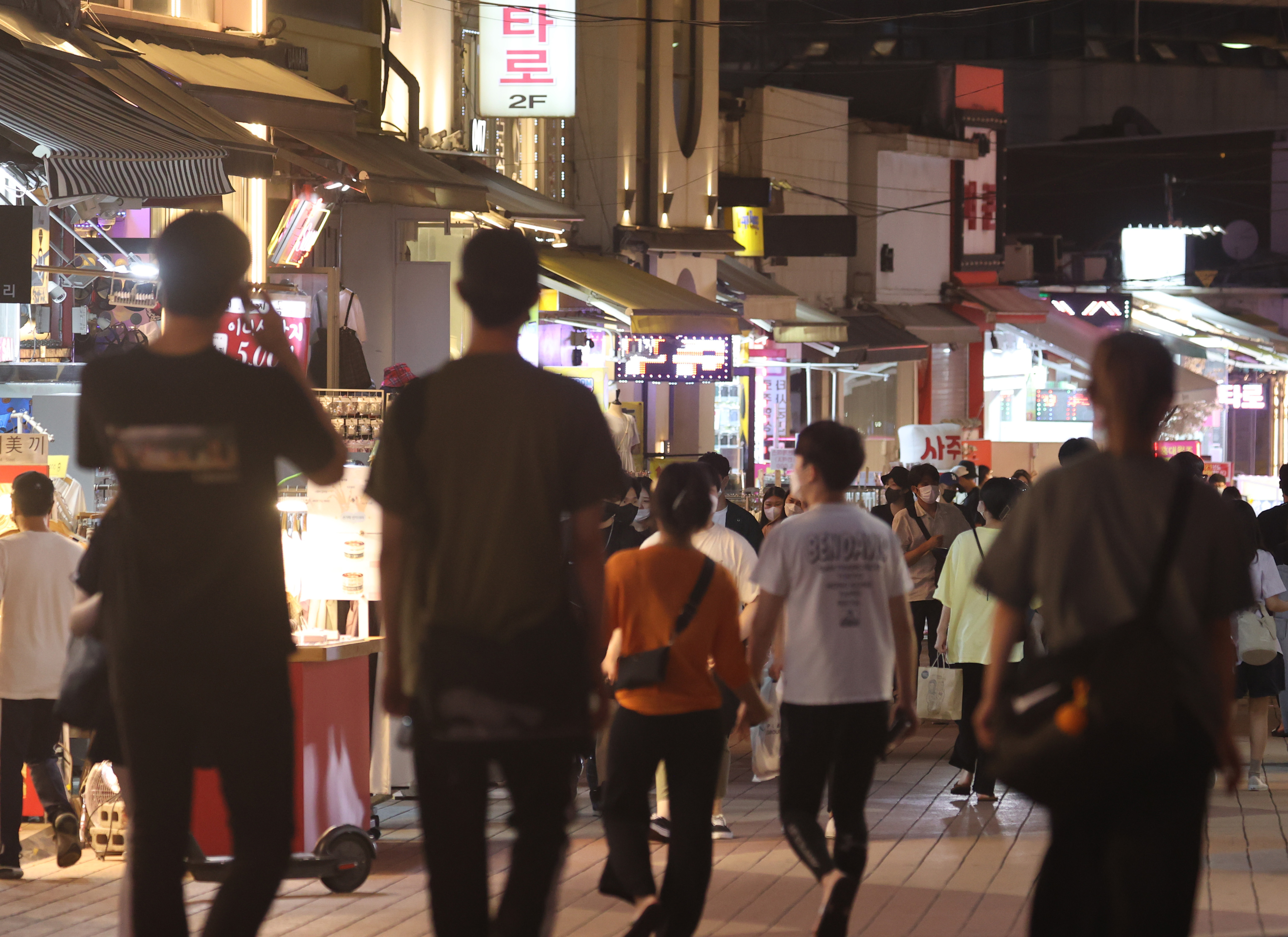 韓國過去單日最高達到62萬人確診高峰。(圖/達志影像歐新社)